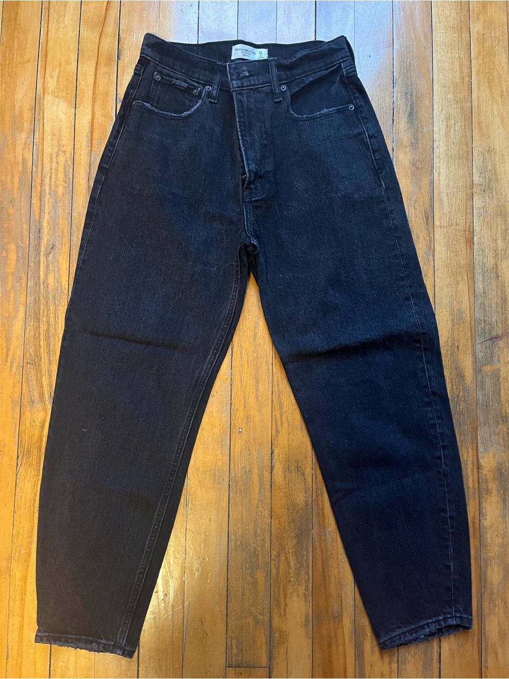 Abercrombie & Fitch The ‘80s Mom High Rise Jeans Size 26 Short